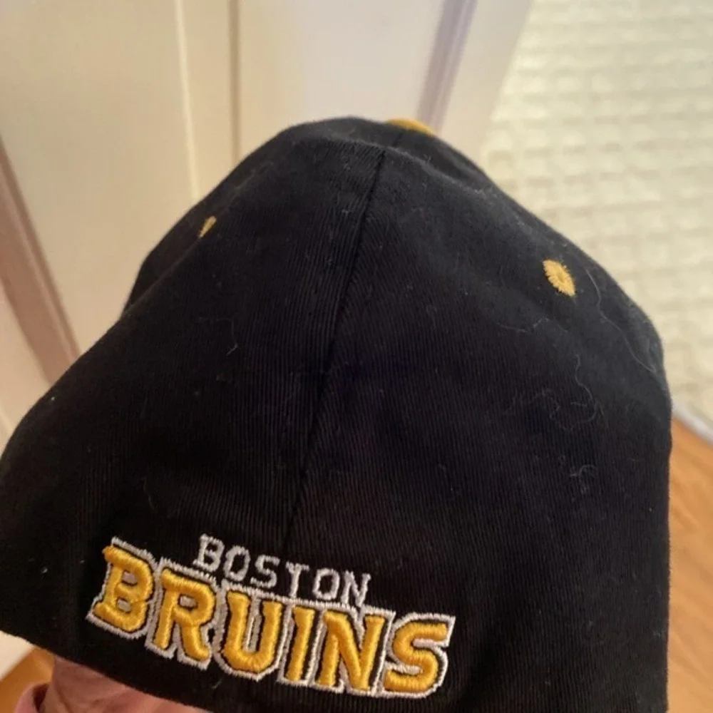Bruins Official Team‎ Hat Zephyr Black Yellow Logo Fit L XL 27